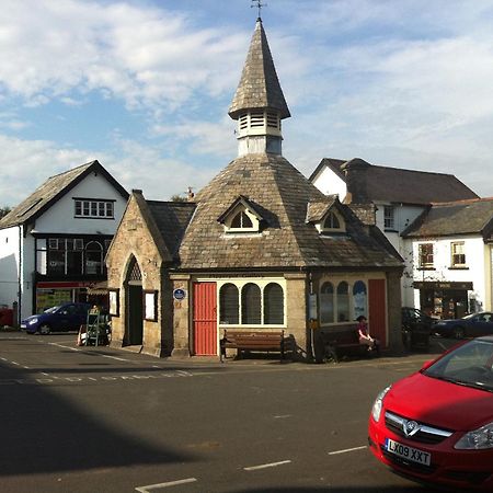 The Three Crowns Hotel Chagford Exterior foto The Market Cross