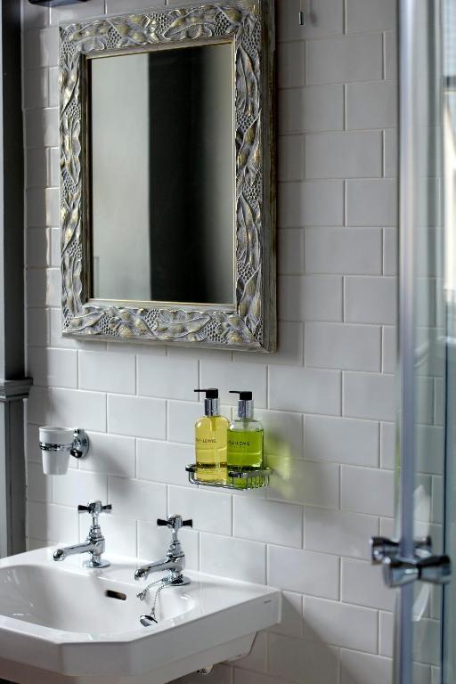 The Three Crowns Hotel Chagford Quarto foto Soap dispenser