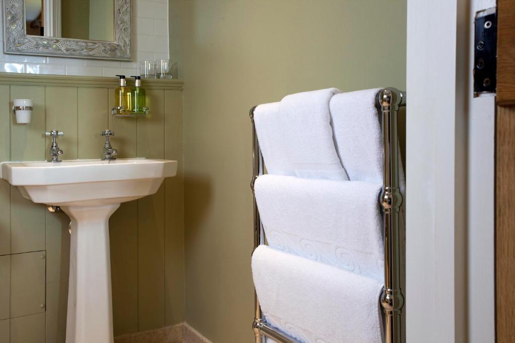 The Three Crowns Hotel Chagford Quarto foto A towel warmer