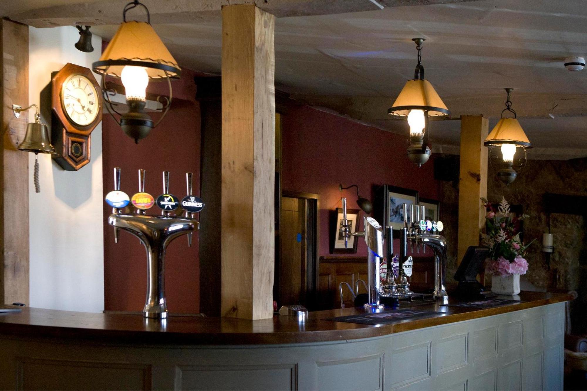 The Three Crowns Hotel Chagford Exterior foto The bar at The Old Mill