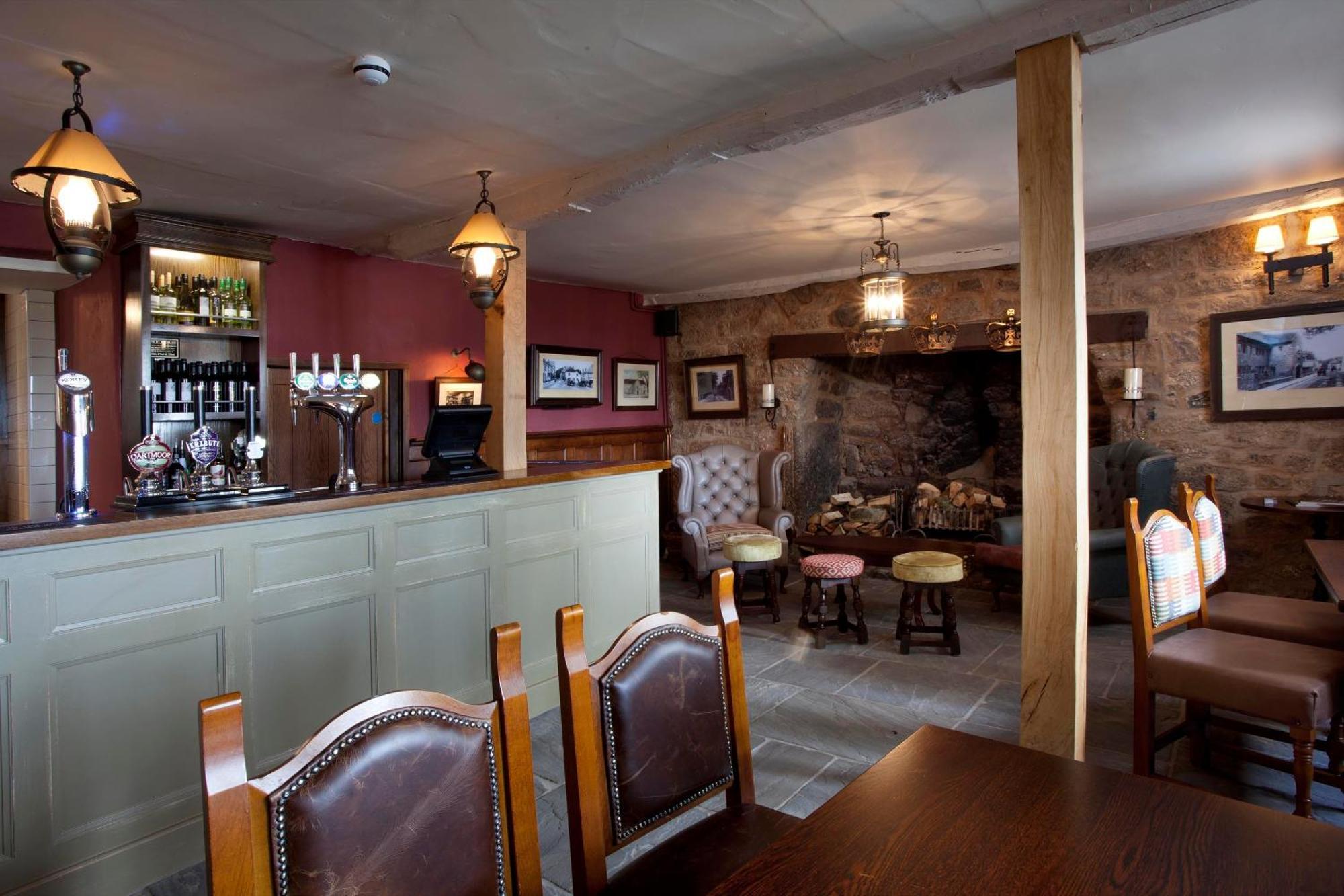 The Three Crowns Hotel Chagford Exterior foto The interior of the pub