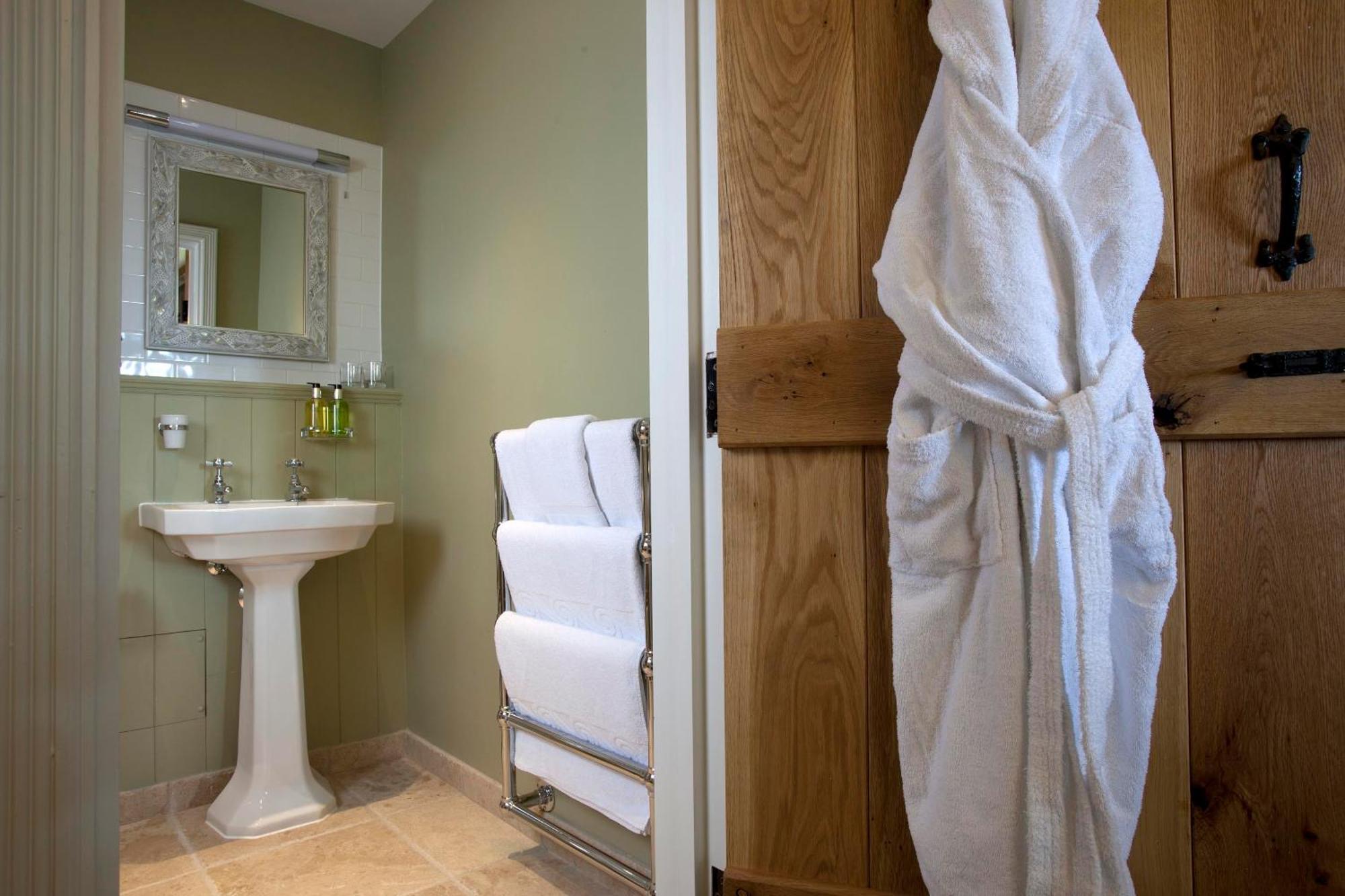 The Three Crowns Hotel Chagford Exterior foto A bathrobe hanging on a door