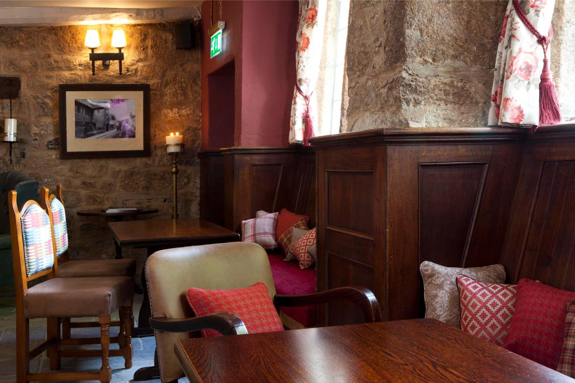 The Three Crowns Hotel Chagford Exterior foto The interior of the pub