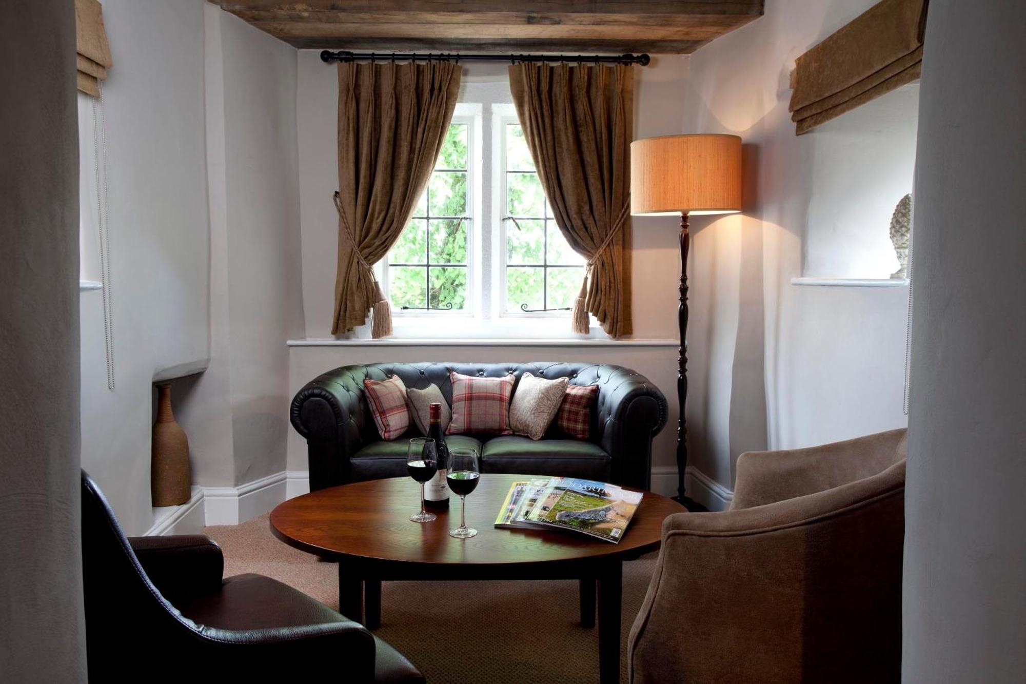 The Three Crowns Hotel Chagford Exterior foto The lounge at The Old Vicarage