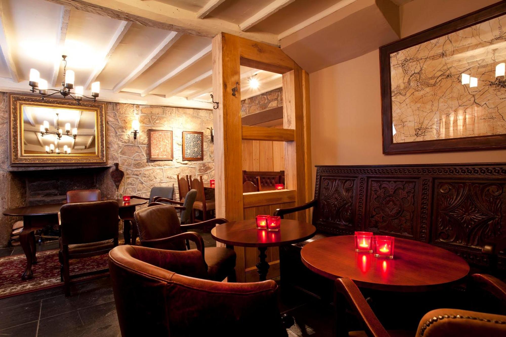 The Three Crowns Hotel Chagford Exterior foto The interior of the pub