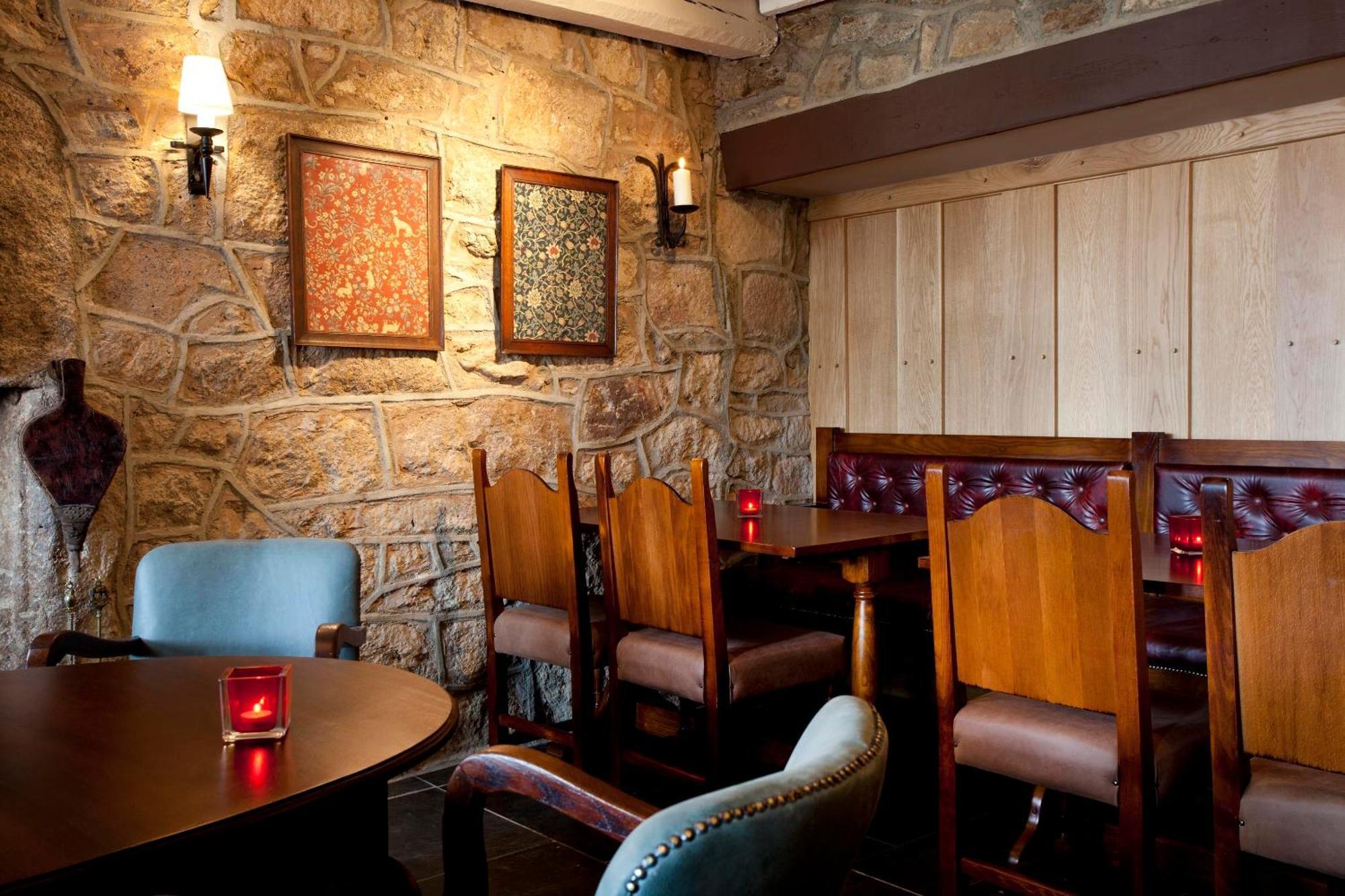 The Three Crowns Hotel Chagford Exterior foto The interior of the restaurant