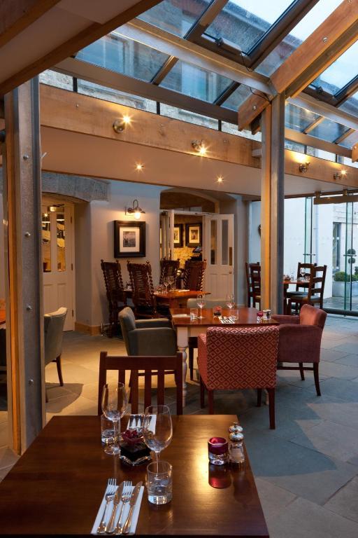 The Three Crowns Hotel Chagford Exterior foto The restaurant at the River Lee House