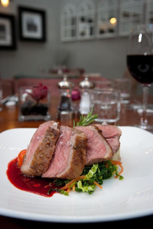 The Three Crowns Hotel Chagford Exterior foto A steak prepared medium