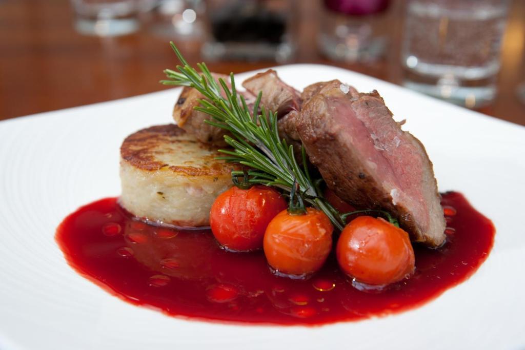 The Three Crowns Hotel Chagford Exterior foto A plate of food
