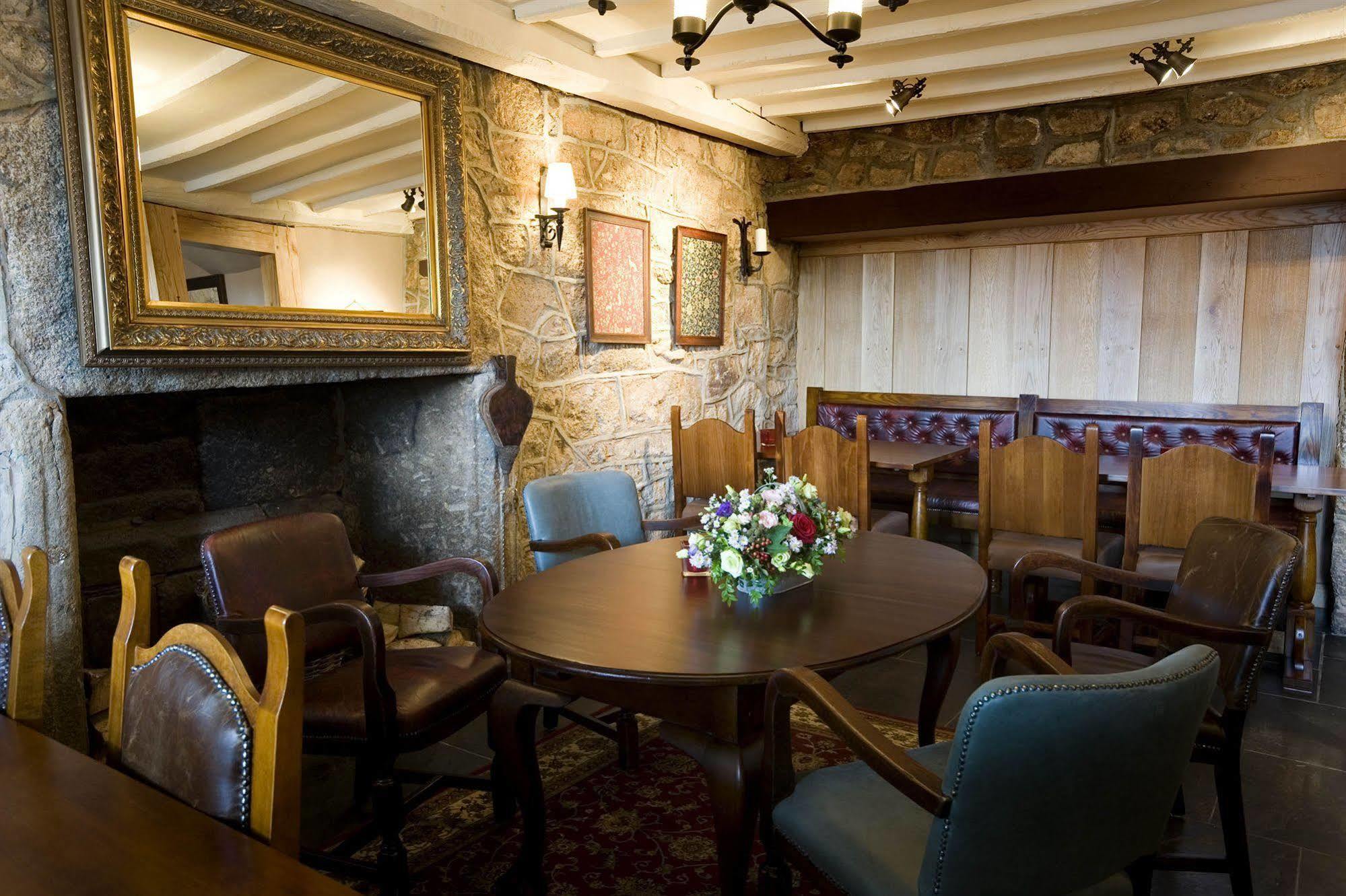 The Three Crowns Hotel Chagford Exterior foto The interior of the restaurant